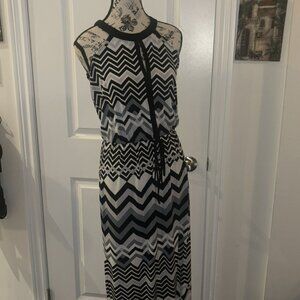 En Focus Studio Black and White Chevron Women’s Stretchy Maxi Dress